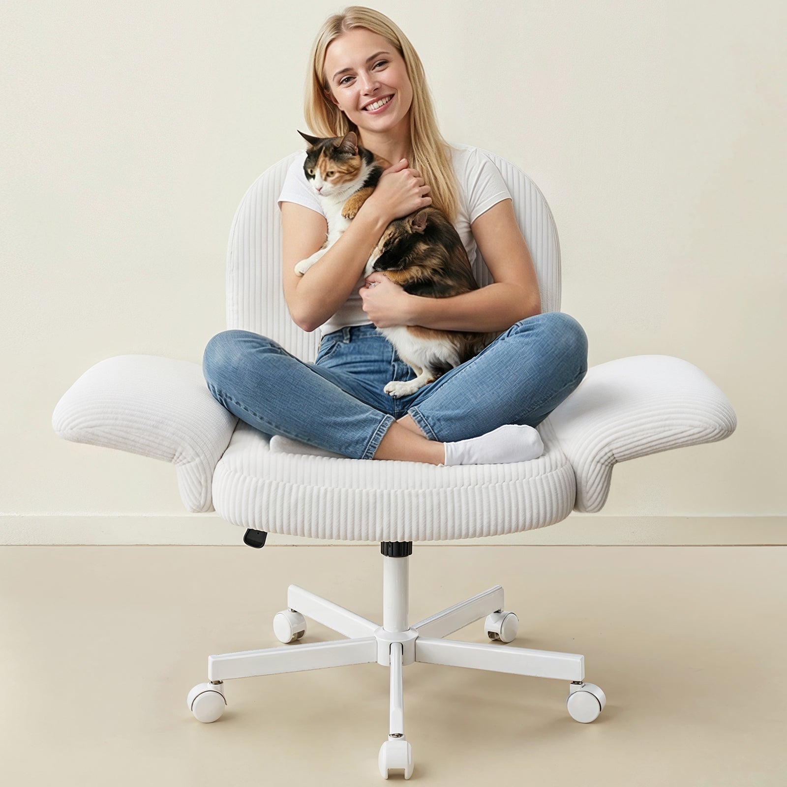 Free - Sit Wide Corduroy Chair - White